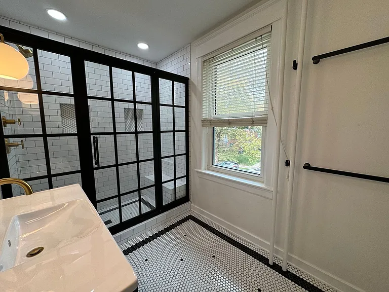2201 W Gordon St — Photo 38