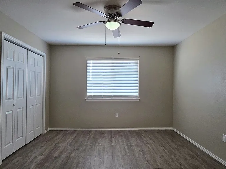 523 Clearfield Dr — Photo 8