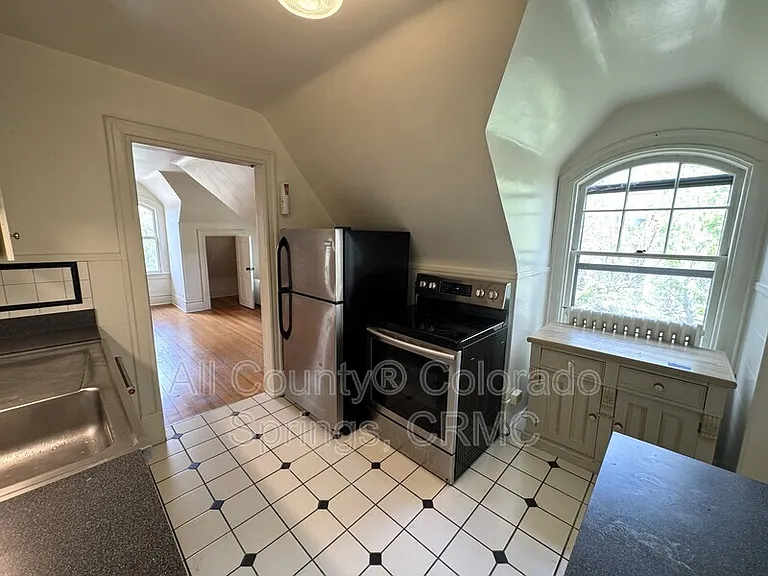 1238 Wood Ave #5 — Photo 6