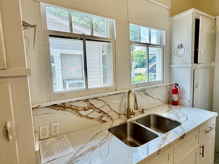 4316-4318 Fontainebleau Dr — Photo 2