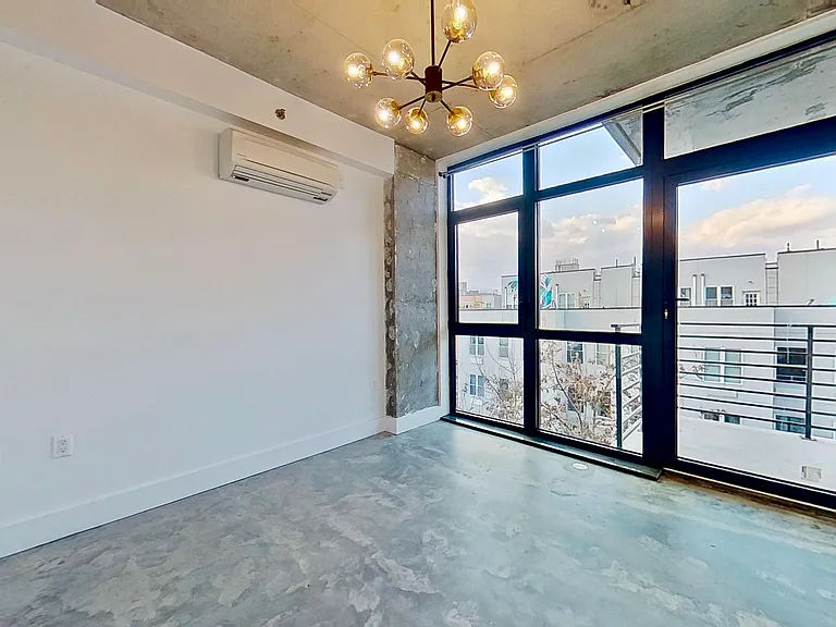 27 Montrose Ave #5T — Photo 20