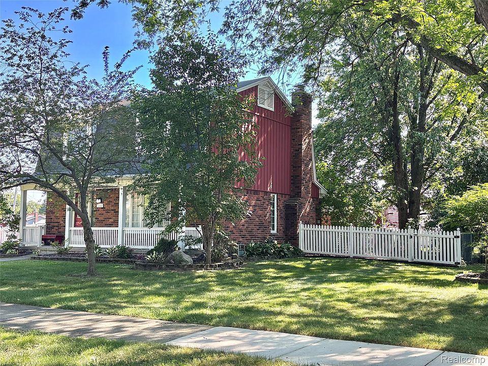 1st image of 14819 Forest St