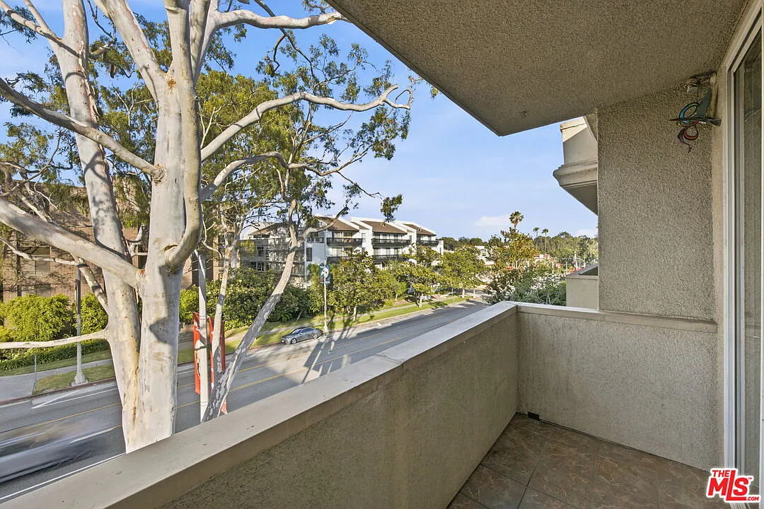 2 bed, 2.0 bath, 1236 sqft, $3,600 — Photo 4