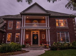905 N Evergreen Cir, Hartland, WI