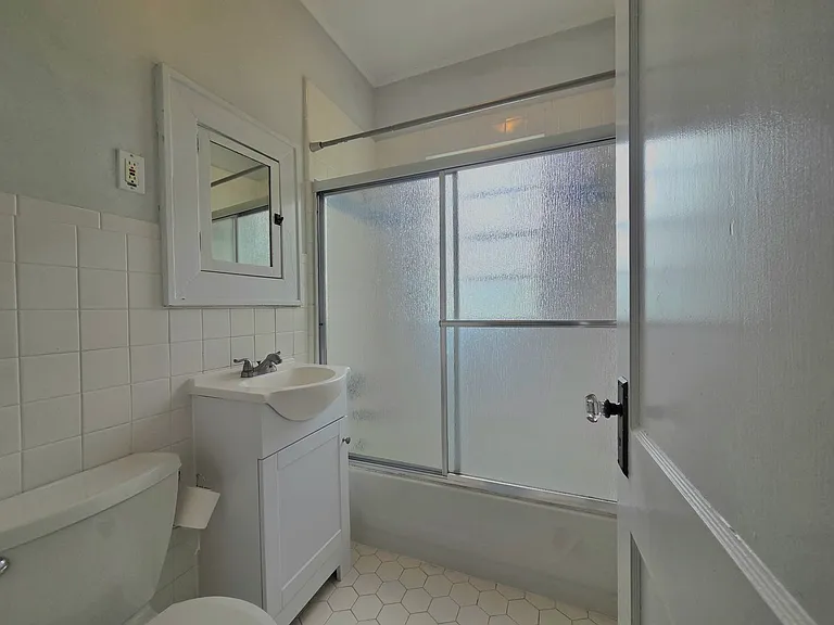 211 E Park St — Photo 9