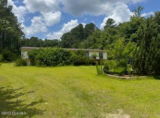 116 Oakleaf Dr, Hamlet, NC 28345