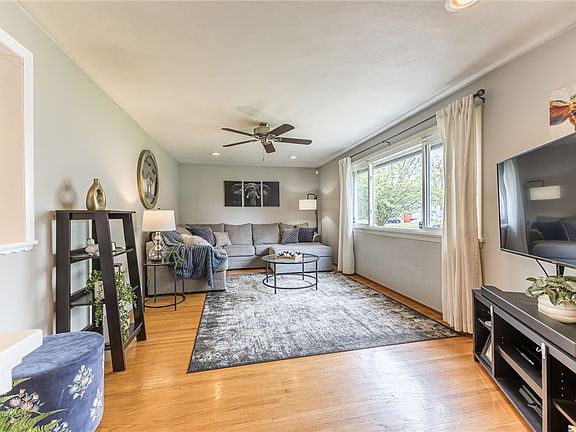 5th image of 110 Echo Hill Dr