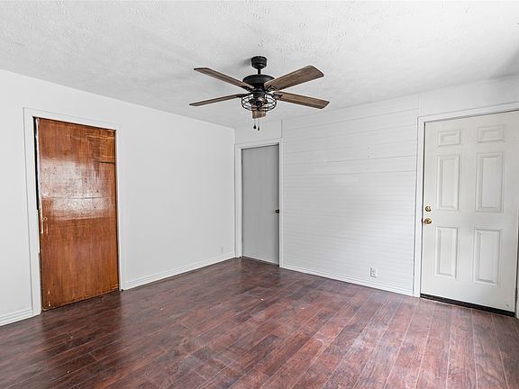 3rd image of 1212 McLean Ave