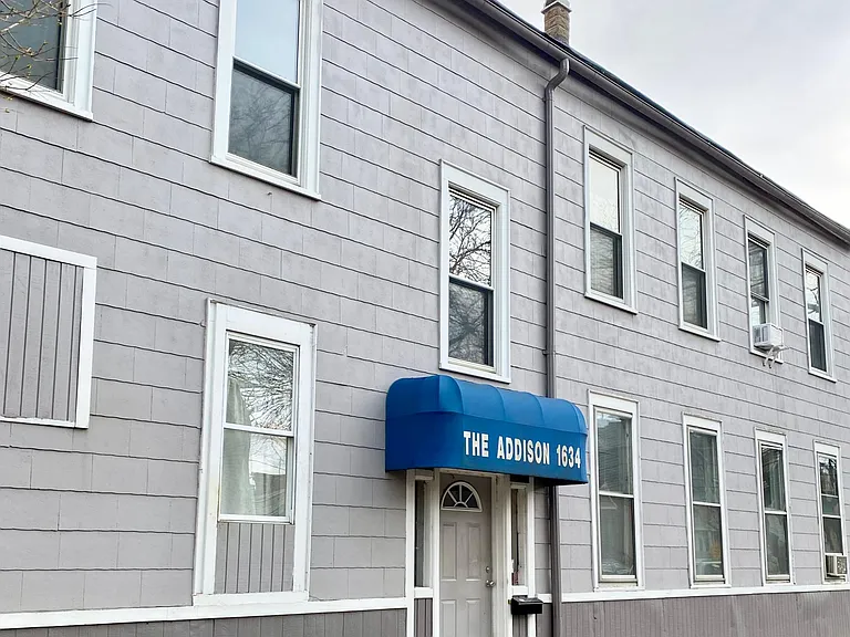 1634 W Addison St #1 — Photo 15