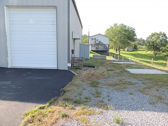 5th image of 1427 Old Highway 70 S