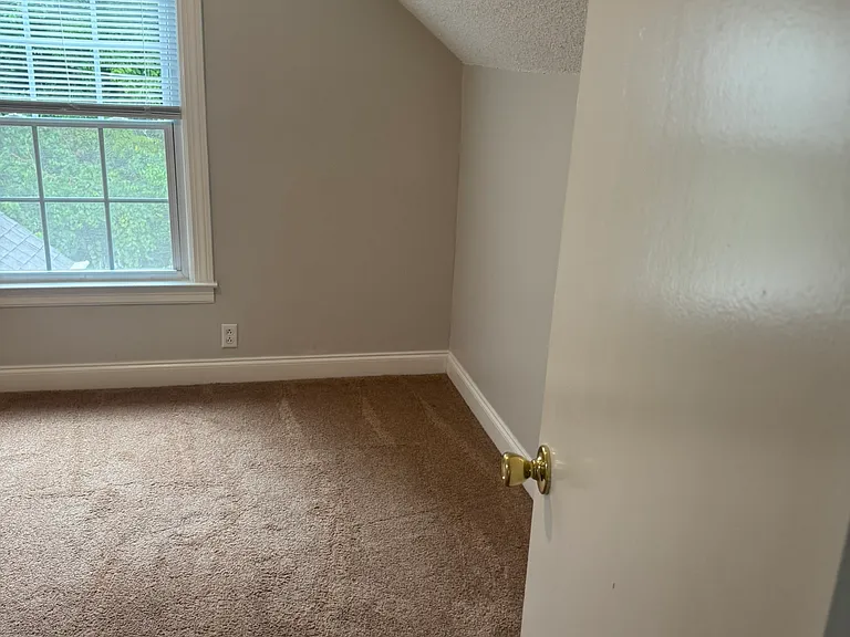 Bedroom 4 Upper Level
Room Size 10X13