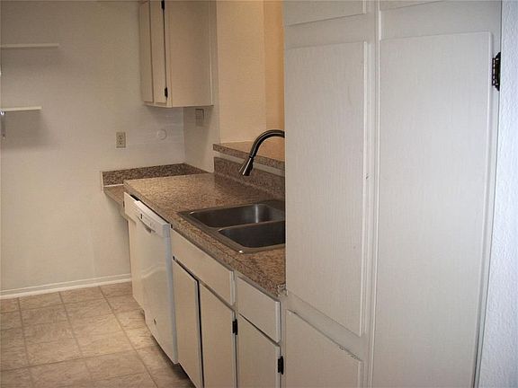 5th image of 9809 Richmond Ave Unit B15
