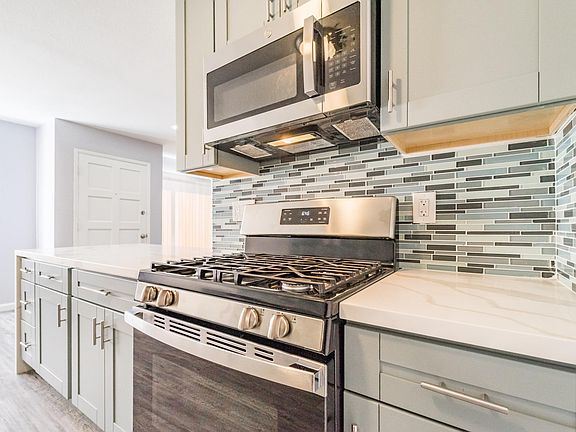 3rd image of 5161 Naranja St