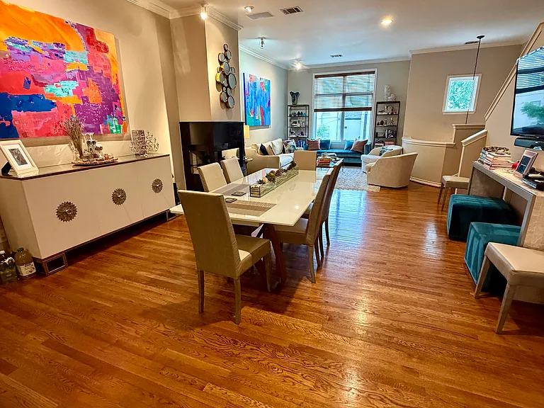 3906 Travis St — Photo 9