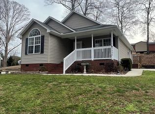 1504 Landsdowne Dr, Gastonia, NC 28054
