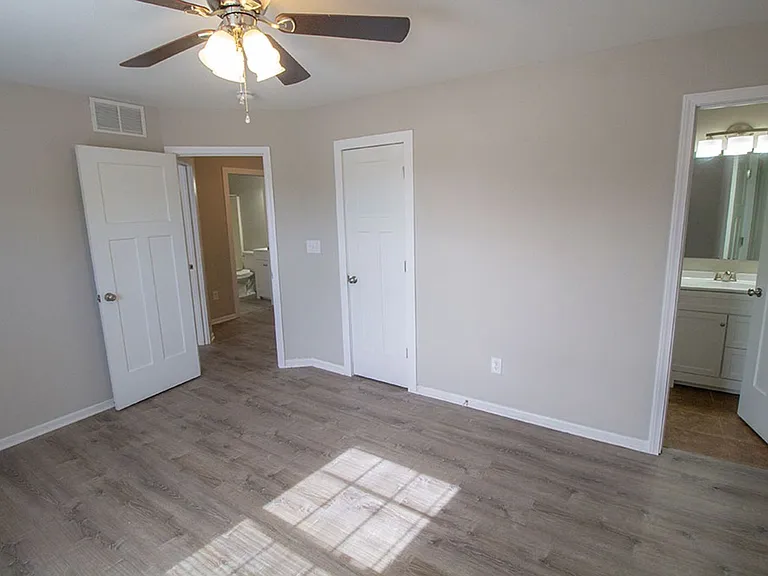 1401-1403 Bodie Dr — Photo 48