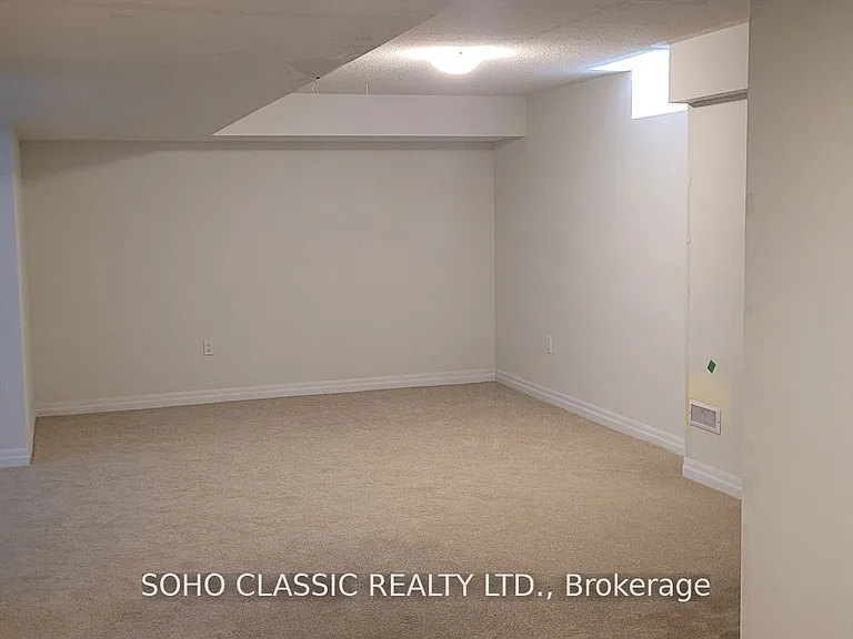 19 Connell Dr — Photo 5