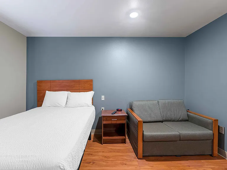 Deluxe Studio - 1 Full Bed