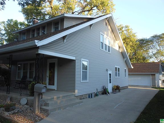 3rd image of 3209 5th Ave