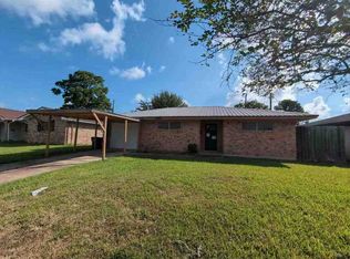 930 Connecticut St, Bridge City, TX 77611