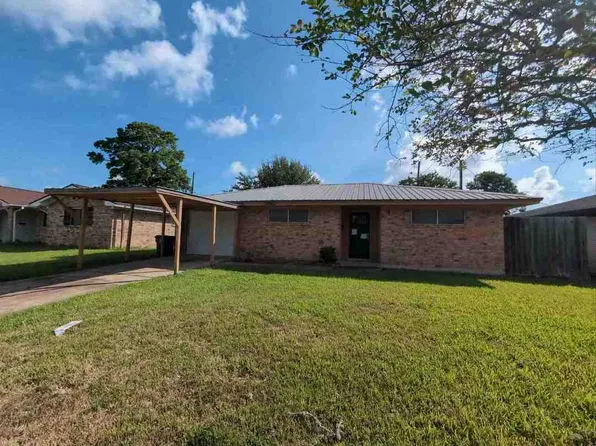 930 Connecticut St, Bridge City, TX 77611