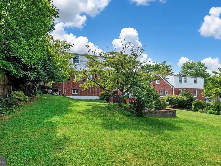 9504 Milstead Dr — Photo 22