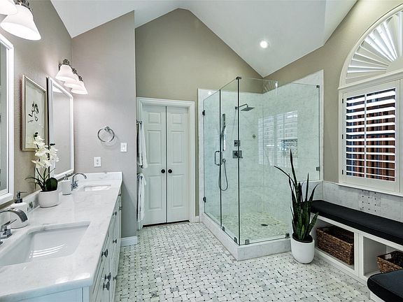 3rd image of 4424 Oak Knoll Dr