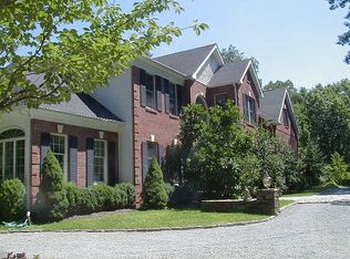 28 Split Rock Rd, Pound Ridge, NY 10576