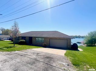8 N Shore Dr, Petersburg, IL 62675