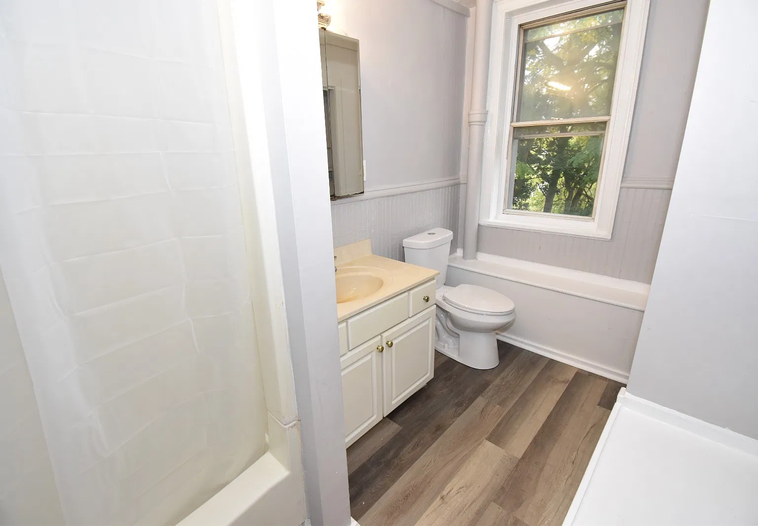 4 bed, 2350 sqft, $2,099 — Photo 3
