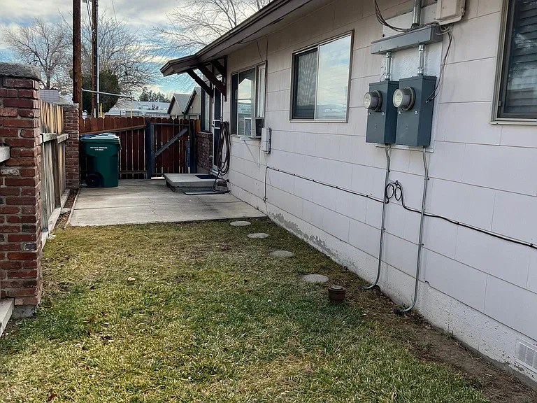 880 Tyler Way — Photo 12