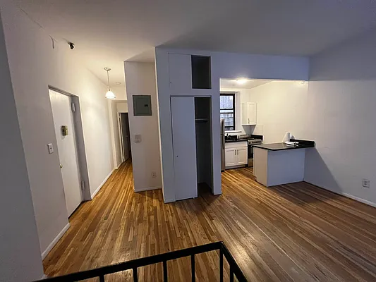 Rented by Salon Realty Corp | media 14