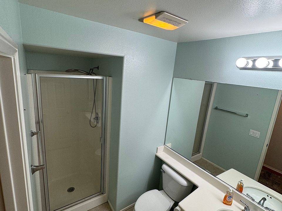 1st Floor Full Bathroom