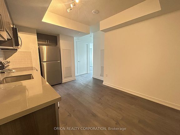4th image of 556 Marlee Ave #427