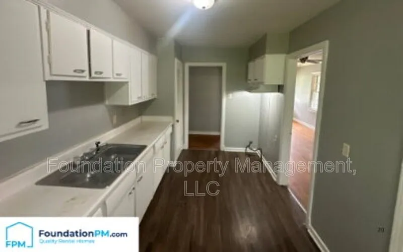 3 bed, 1.0 bath, 979 sqft, $975 — Photo 4