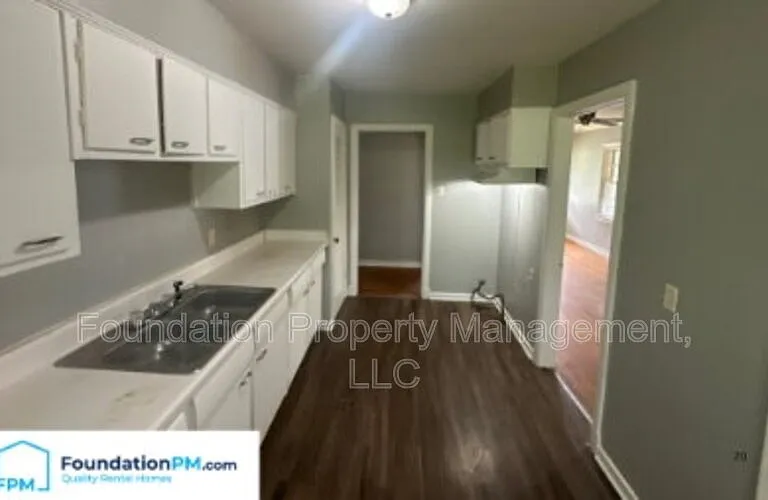 2324 Slocum Ave — Photo 4
