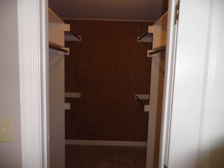 1207 Silverhill Ct — Photo 11