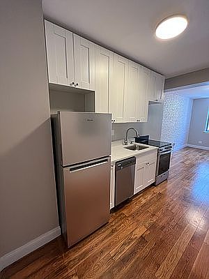 1st image of 18 Saint Marks Pl APT 5
