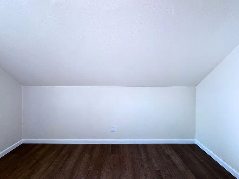 950 Clark St — Photo 30