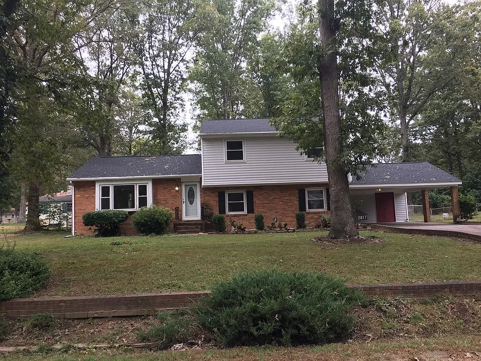 2017 Ives Ln