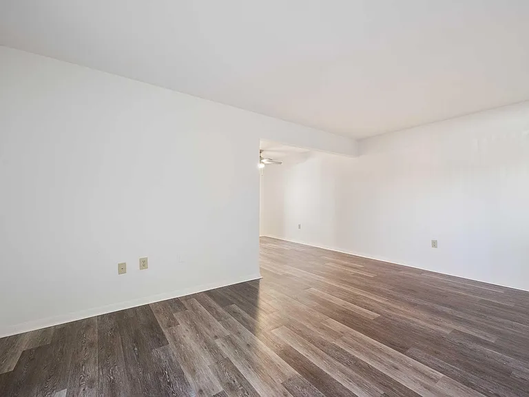 Foxridge Apartment Homes — Photo 197