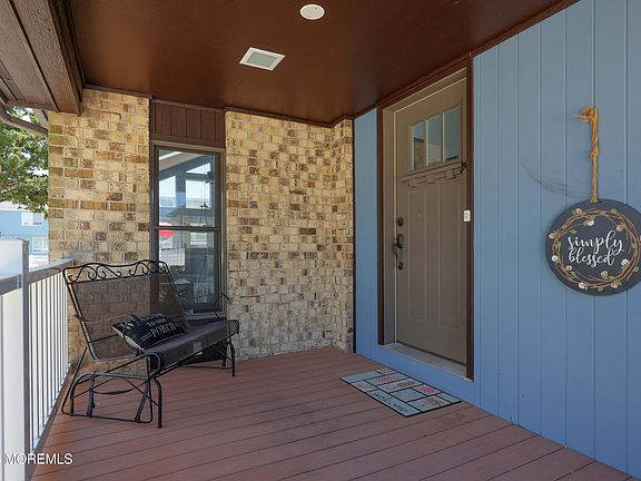 3rd image of 28 Farragut Drive