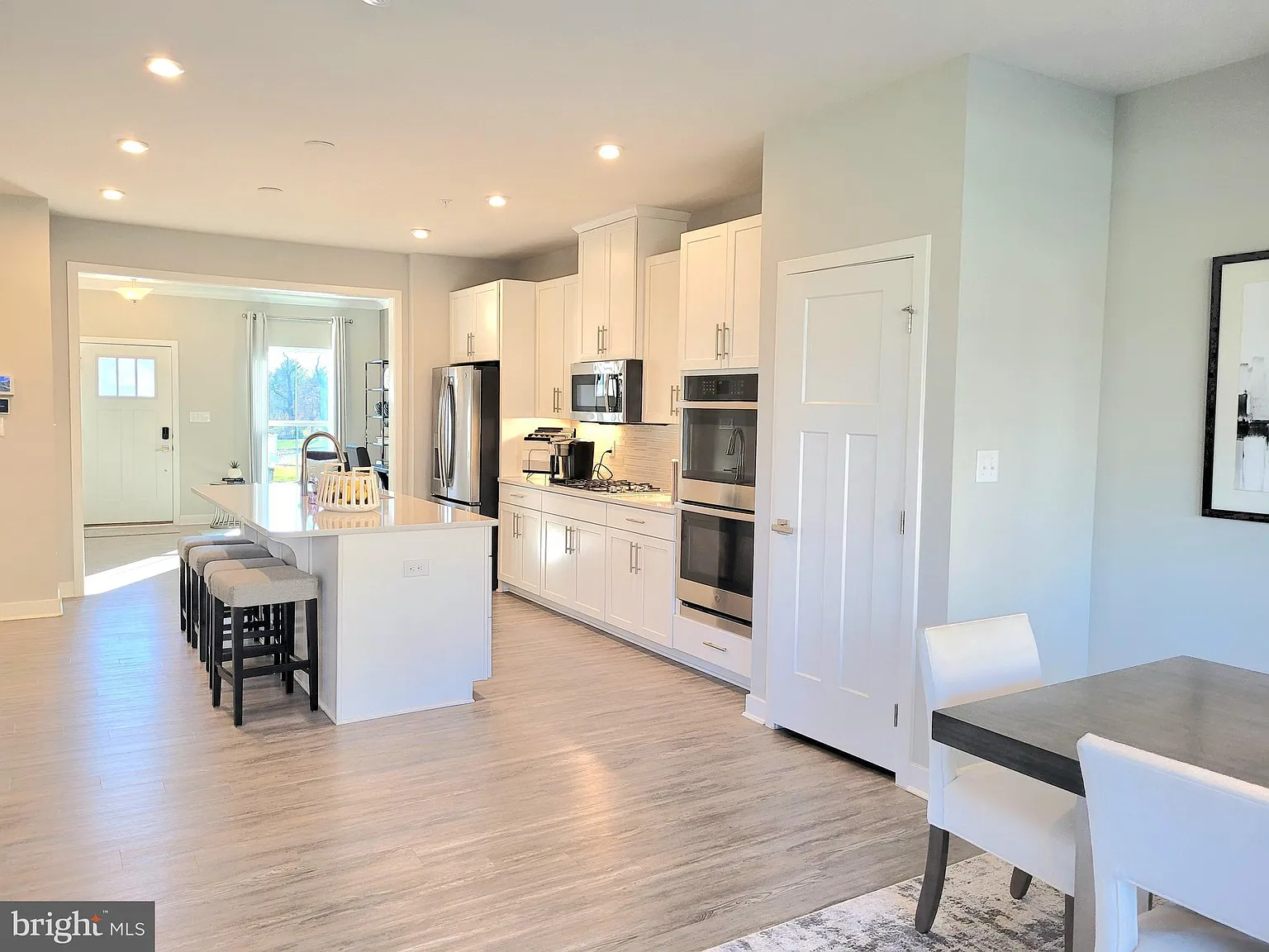 3 bed, 3.5 bath, 2659 sqft, $3,600 — Photo 4