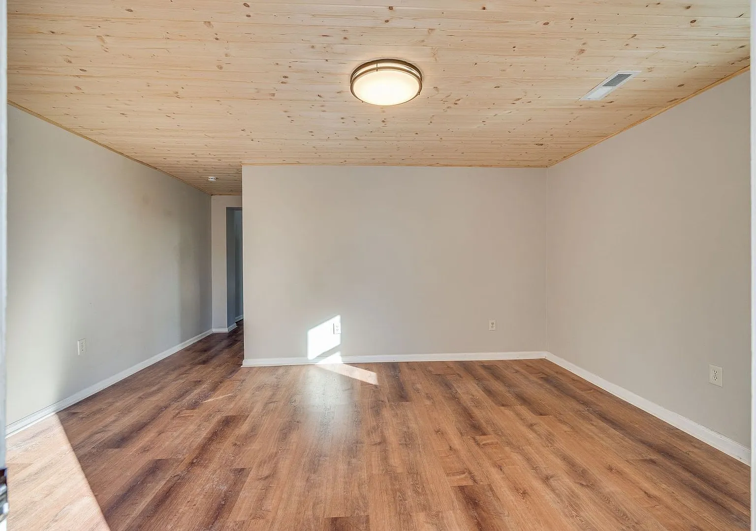 Boatyard Apartments — Photo 4