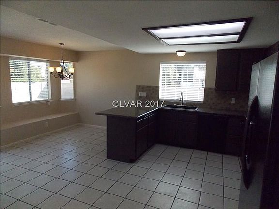 5th image of 3201 Miramar Dr