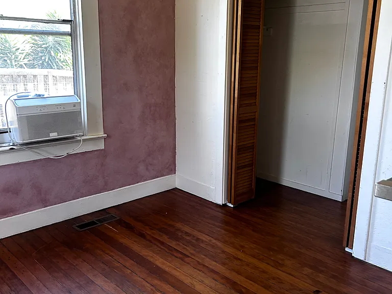 685 Edwards St — Photo 14
