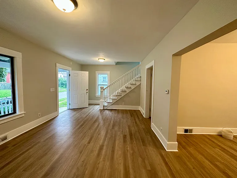 105 Cummings St — Photo 6