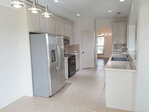 4th image of 602 Savanna Dr
