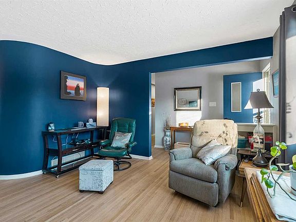 4th image of 126 S Springwood Dr SW