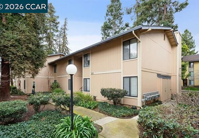 2144 Northwood Cir #H — Photo 1